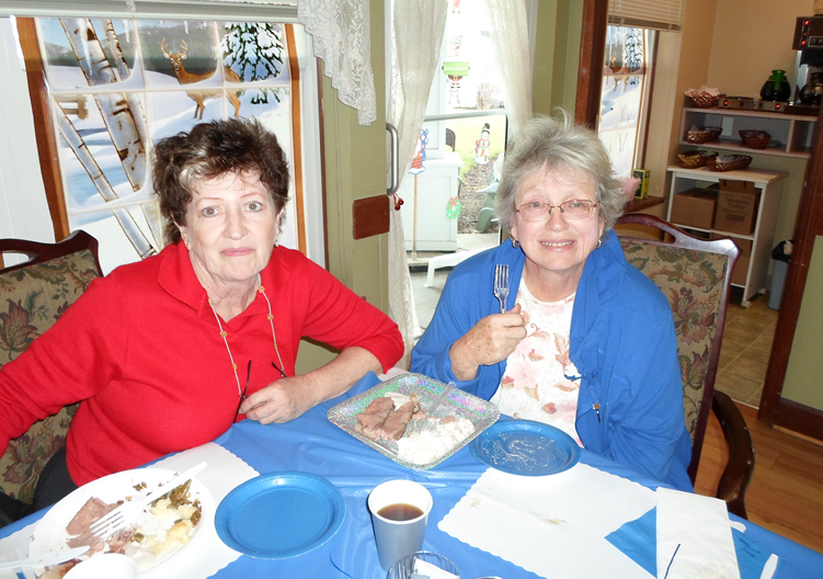 Two Brookside Place Assisted Living women enjoy lunch